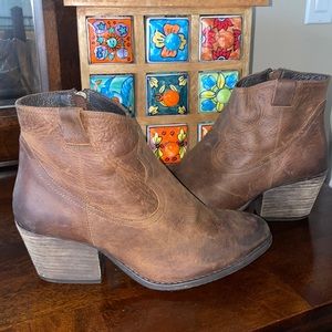 dark brown altar’d state booties size39